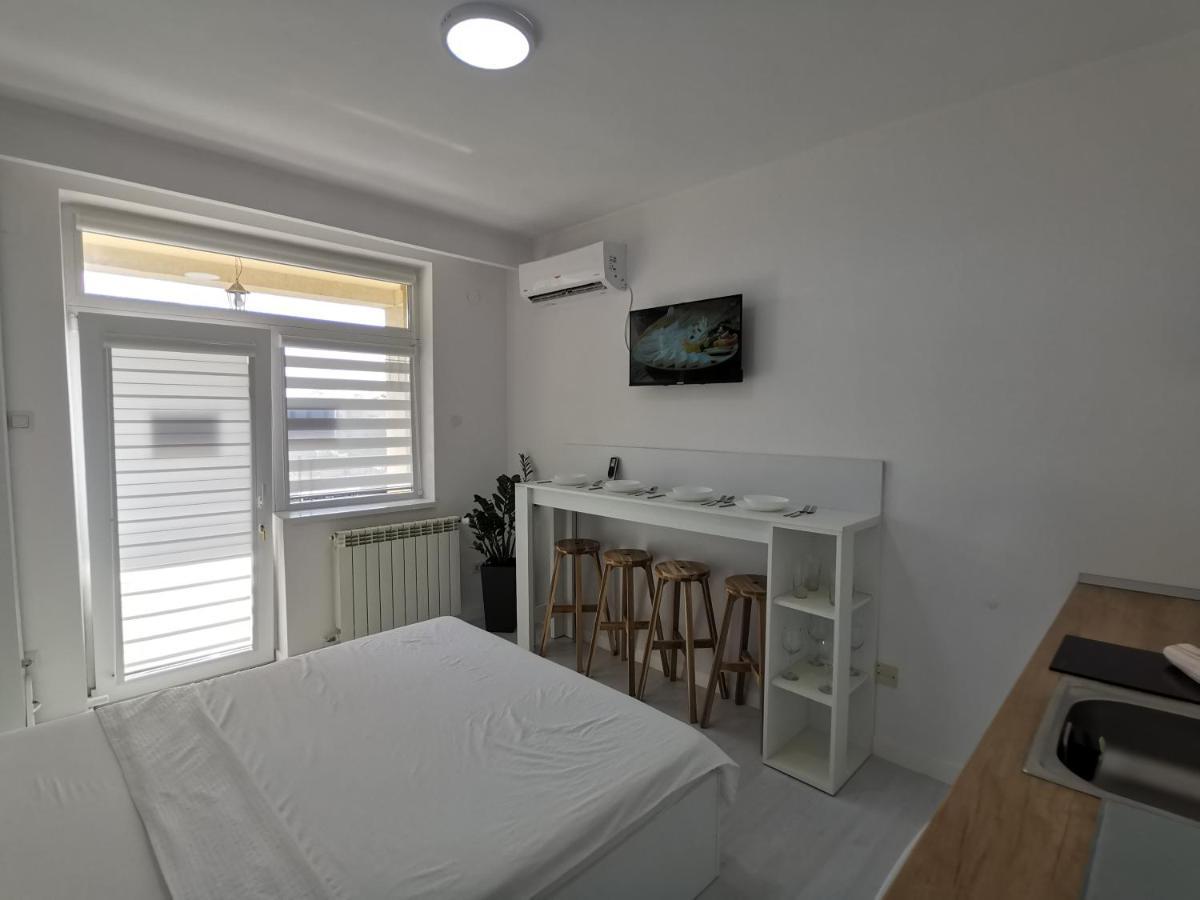 Villa Casuta Cu Tei à Oradea Extérieur photo