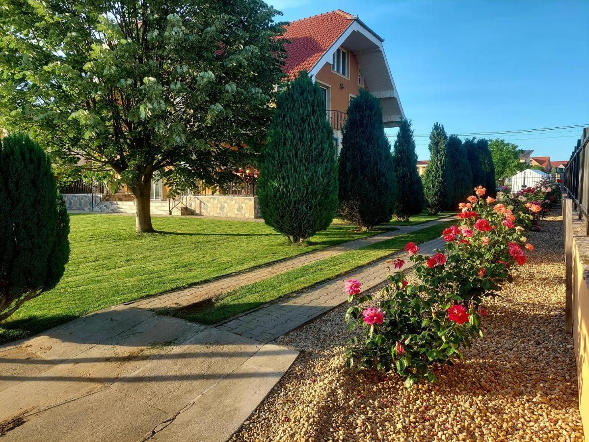 Villa Casuta Cu Tei à Oradea Extérieur photo