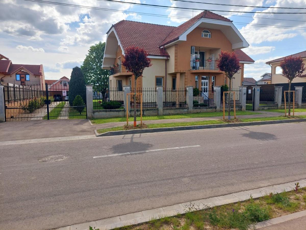 Villa Casuta Cu Tei à Oradea Extérieur photo